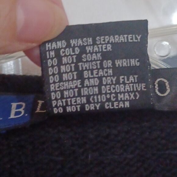 Black Sweater and Pearl's I.B. Diffusion - Picture 7 of 7